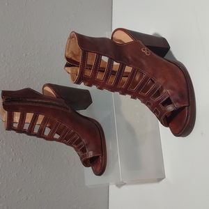 Sz 6 Bed Stu leather heeled sandals